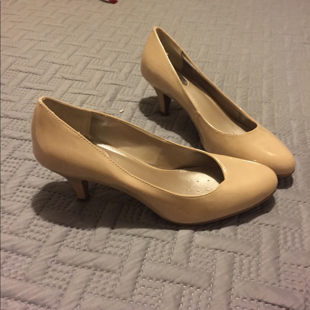 NWOT Nude heels